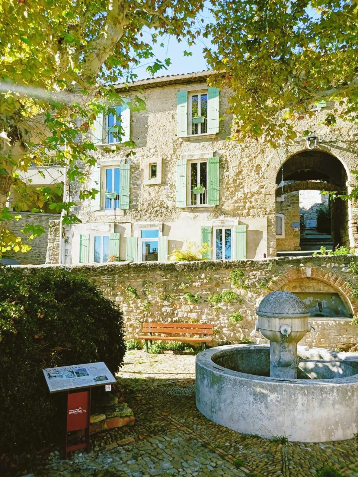 L'Appartement De L'Arche Chateauneuf-de-Gadagne Bagian luar foto